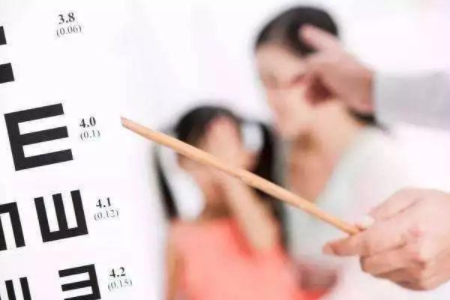 兒童玩手機(jī)對(duì)視力有什么影響?